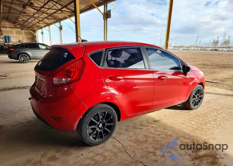 2013 Ford Fiesta Titanium z USA, uszkodzony, nr VIN 3FADP4FJ0DM118840